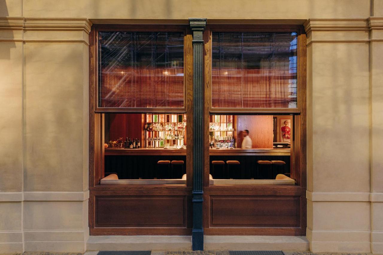 ברלין Boutique Hotel Chateau Royal מראה חיצוני תמונה The bar at the London Edition