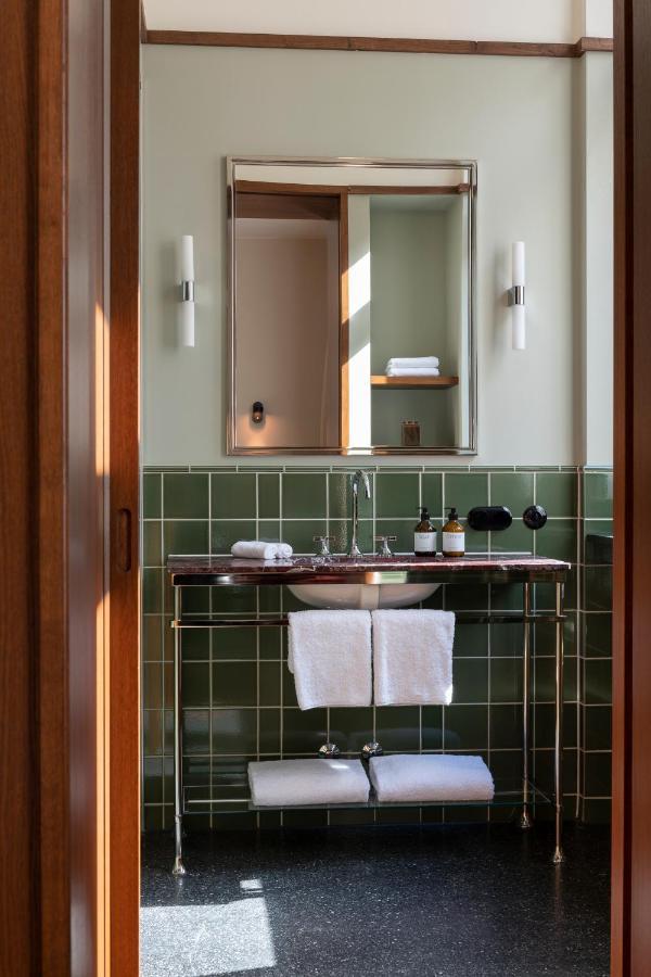 ברלין Boutique Hotel Chateau Royal מראה חיצוני תמונה Bathroom at the Hotel