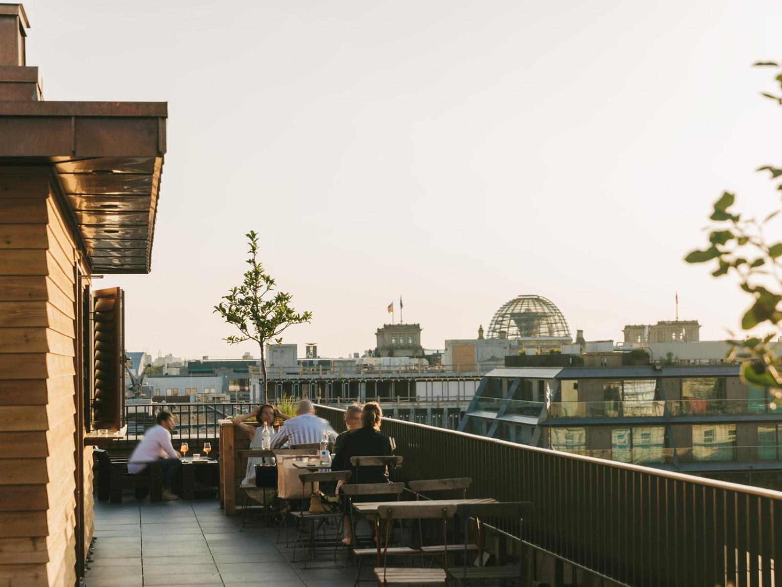 ברלין Boutique Hotel Chateau Royal מראה חיצוני תמונה The rooftop bar at the Standard London