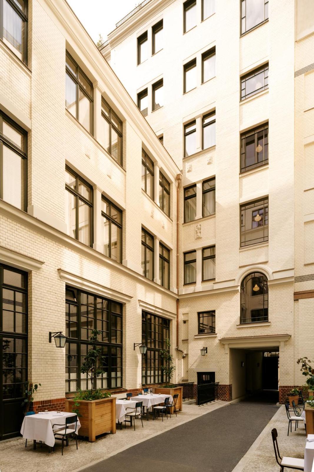 ברלין Boutique Hotel Chateau Royal מראה חיצוני תמונה The courtyard of the building