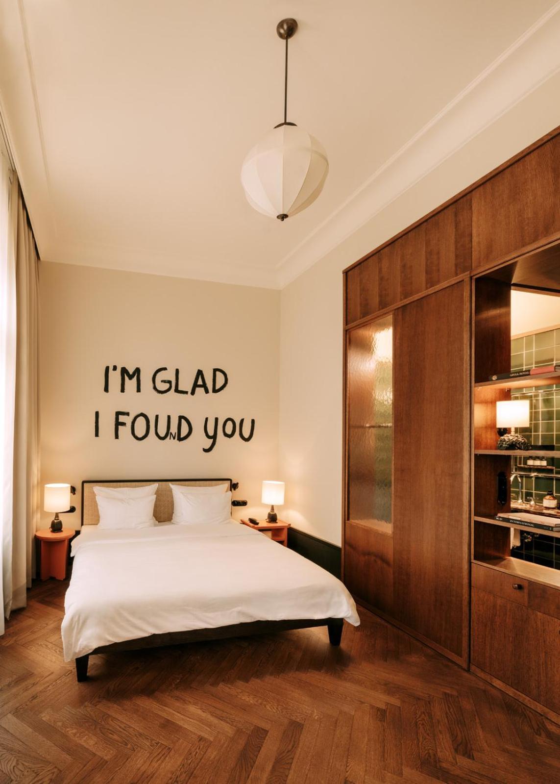 ברלין Boutique Hotel Chateau Royal מראה חיצוני תמונה A wall sticker